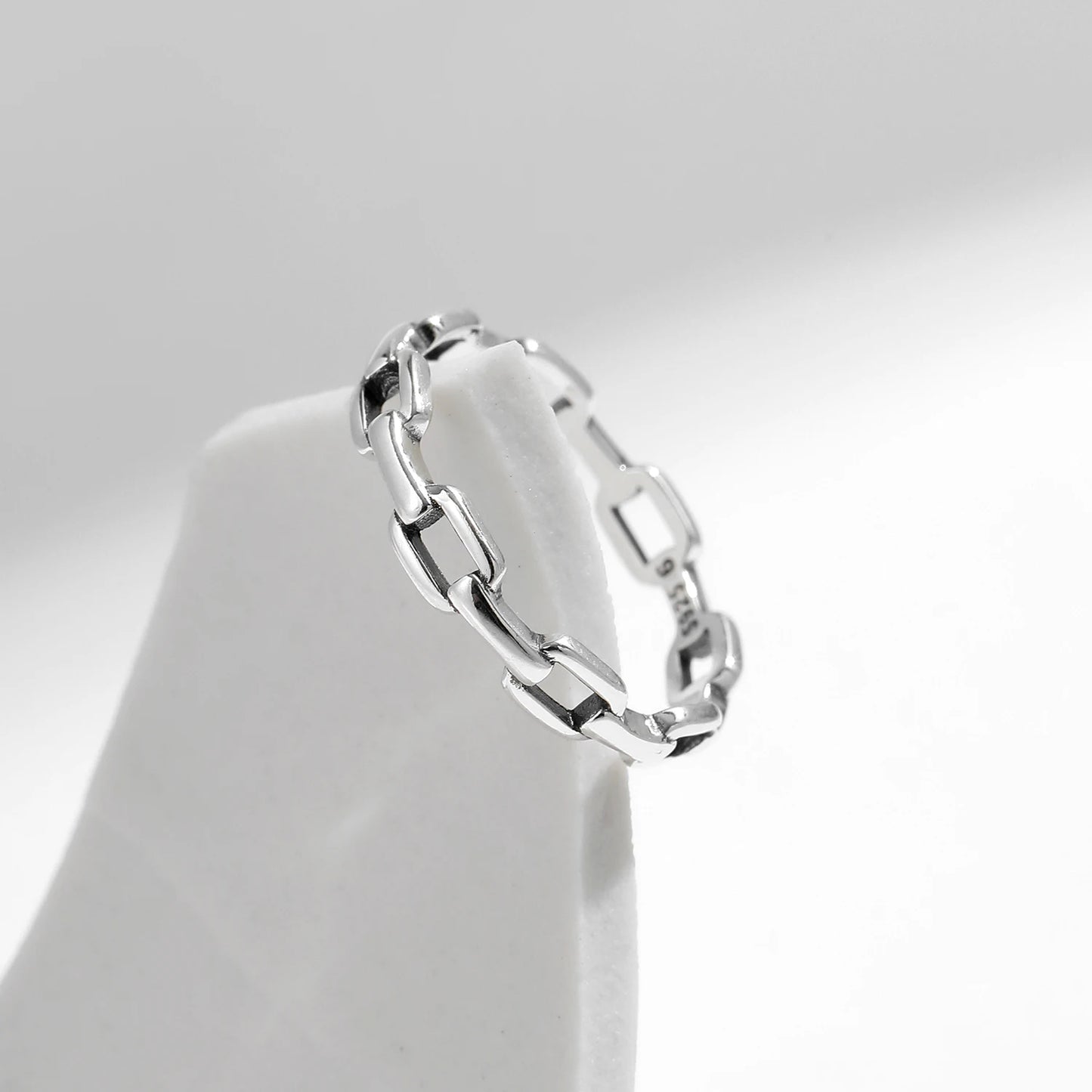Vintage Chain Link Eternity Ring – Timeless Style